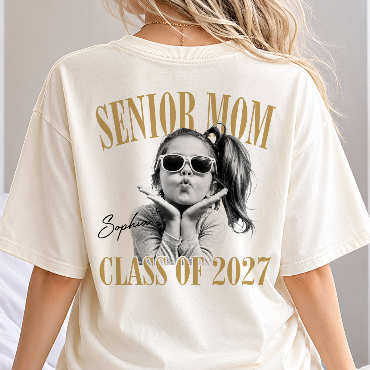 Custom Retro Senior Mom 2027 Back Comfort Shirt - Personalized Class of 2027 Gift, Proud Family Gift HO82 903226