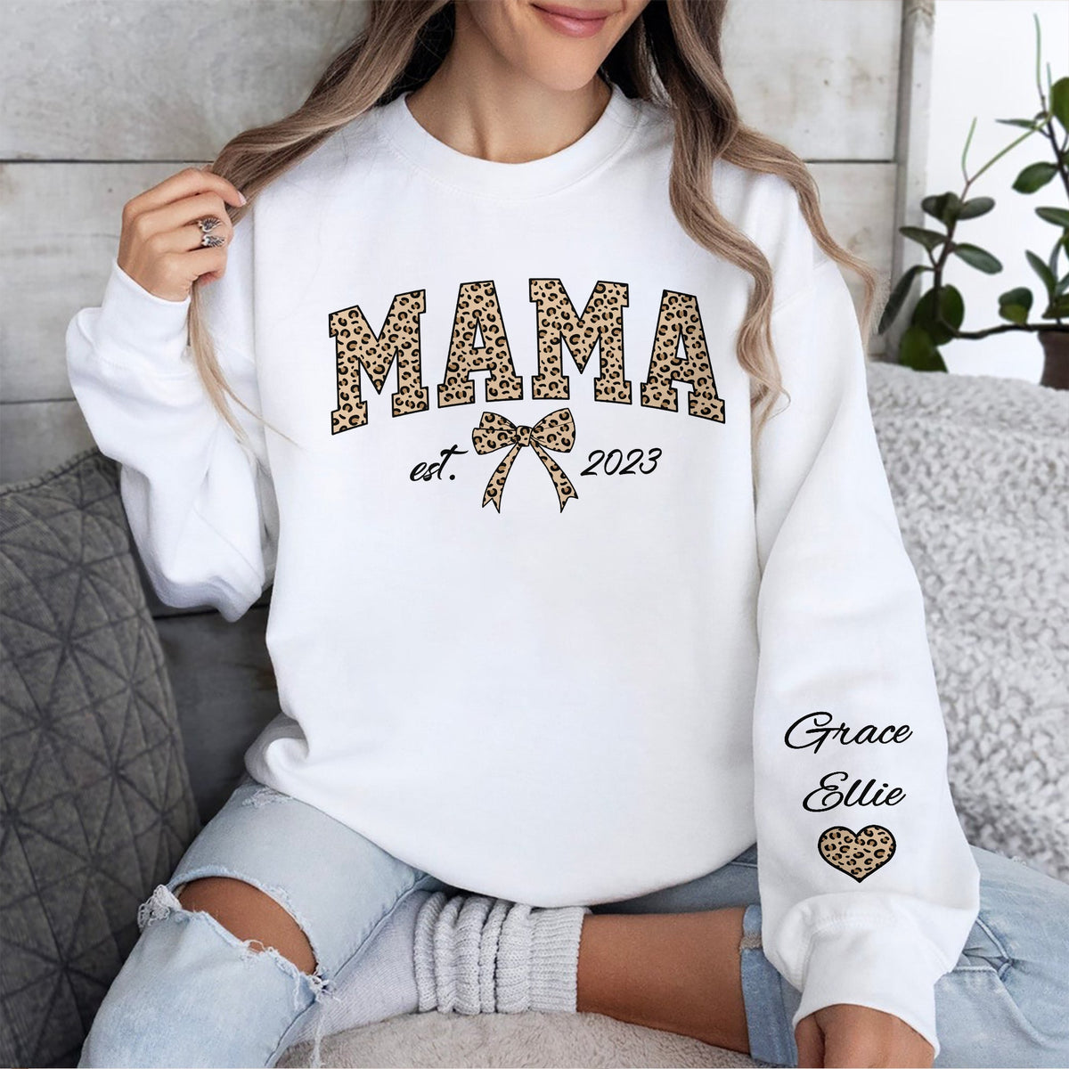 Personalized Leopard Grandma Mama With Kid Name On Sleeve Sweatshirt LM32 899099