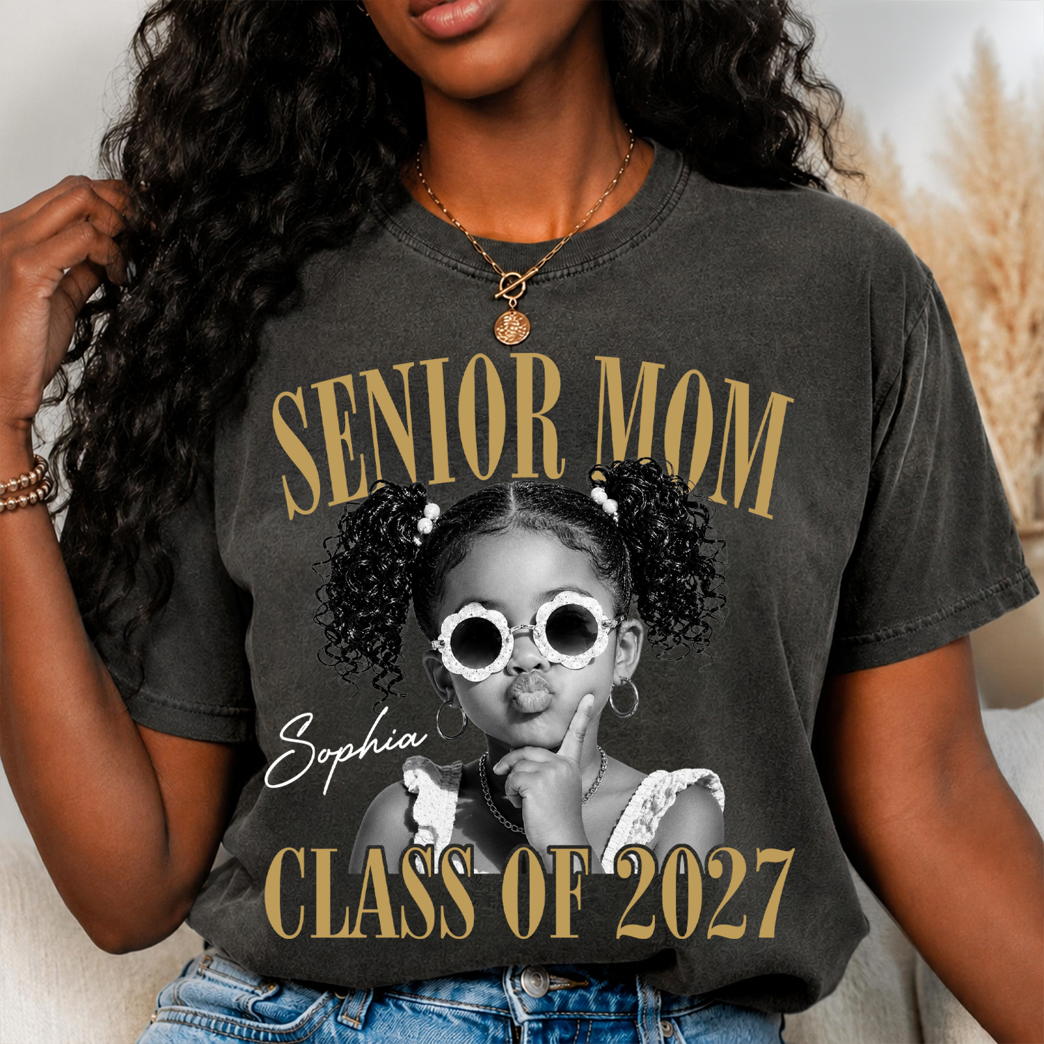 Custom Retro Senior Mom 2027 Comfort Shirt - Personalized Class of 2027 Gift, Proud Family Gift HO82 903210