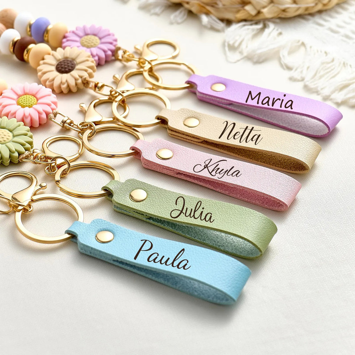 Personalized Daisy Beaded Keyring for Girls, Faux Leather Keyring, Bridesmaid Gifts, Flower Girl Gift, Mother's Day Gift, Birthday Gift HA75 920558