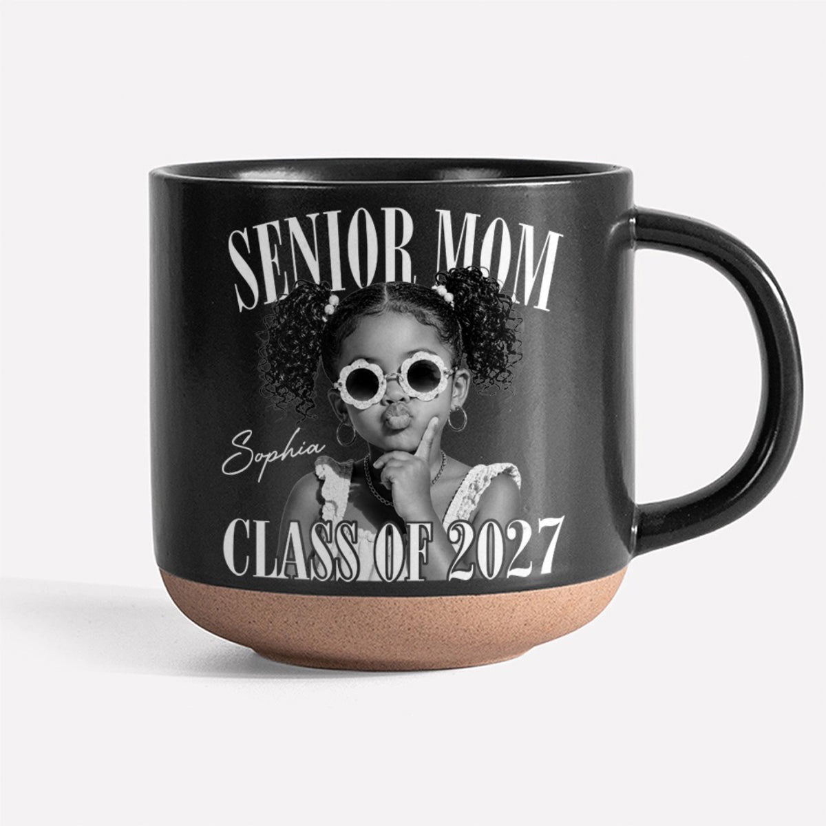 Custom Retro Senior Mom 2027 Pottery Mug - Personalized Class of 2027 Gift, Proud Family Gift HA75 922084