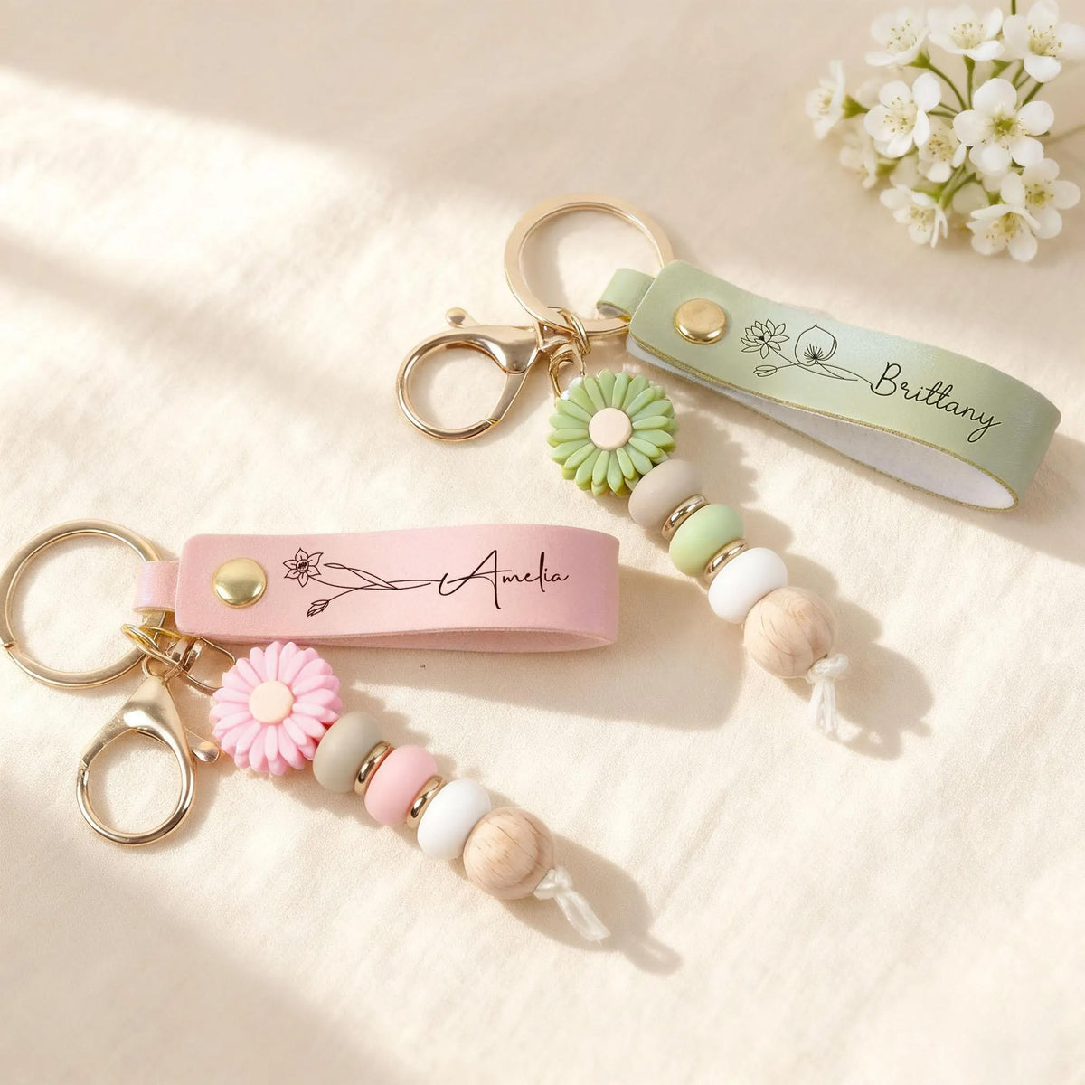 Personalized Name Daisy Beaded Keyring - Gift For Mom, Mother's Day, Girlfriend, Woman HO82 902092