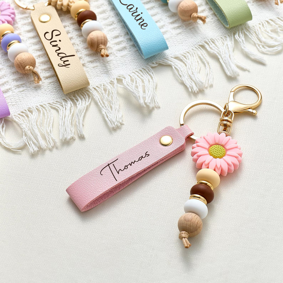 Personalized Daisy Beaded Keyring for Girls, Faux Leather Keyring, Bridesmaid Gifts, Flower Girl Gift, Mother's Day Gift, Birthday Gift HA75 920558