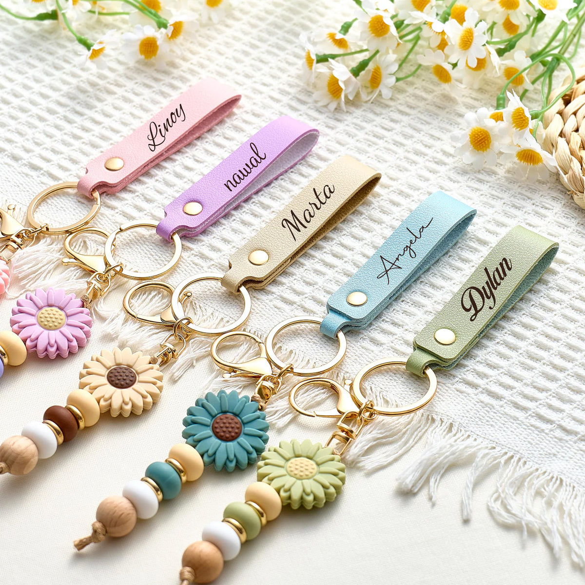 Personalized Daisy Beaded Keyring for Girls, Faux Leather Keyring, Bridesmaid Gifts, Flower Girl Gift, Mother's Day Gift, Birthday Gift HA75 920558