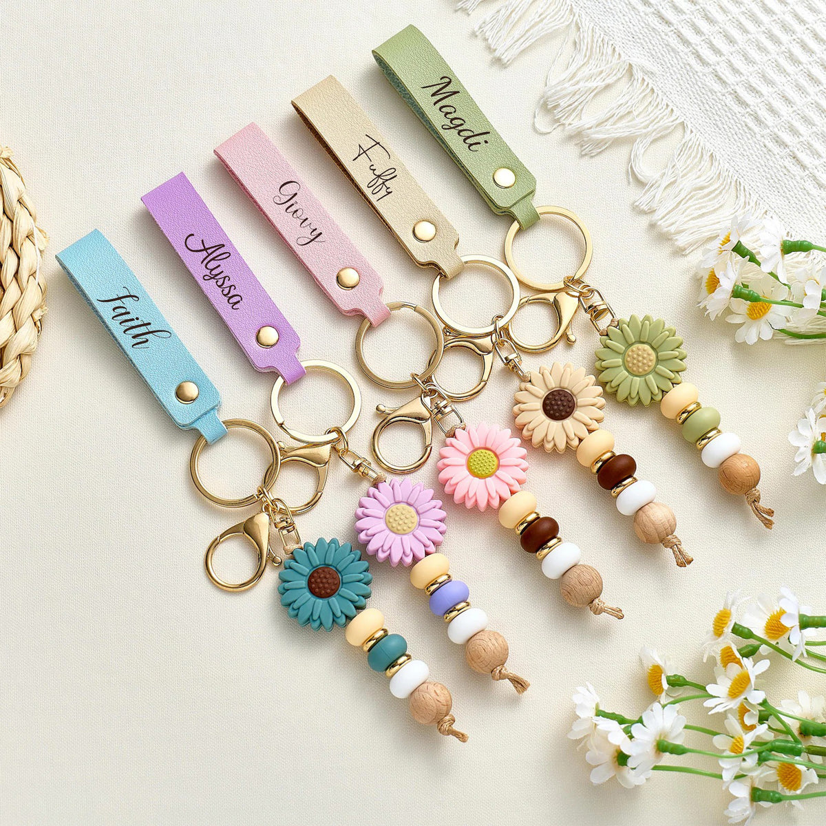 Personalized Daisy Beaded Keyring for Girls, Faux Leather Keyring, Bridesmaid Gifts, Flower Girl Gift, Mother's Day Gift, Birthday Gift HA75 920558