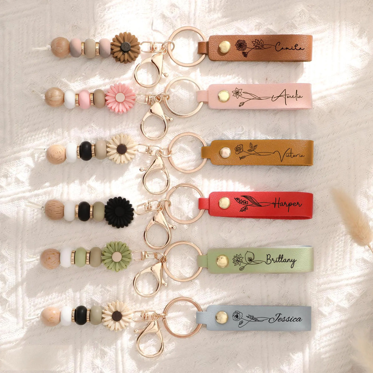 Personalized Name Daisy Beaded Keyring - Gift For Mom, Mother's Day, Girlfriend, Woman HO82 902092