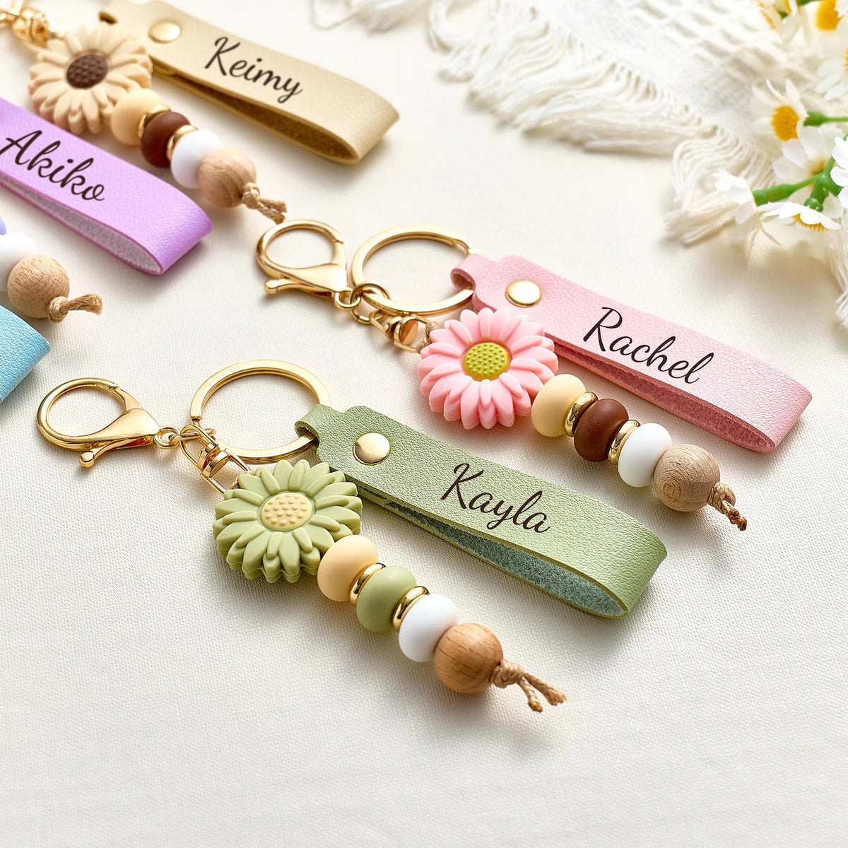 Personalized Daisy Beaded Keyring for Girls, Faux Leather Keyring, Bridesmaid Gifts, Flower Girl Gift, Mother's Day Gift, Birthday Gift HA75 920558