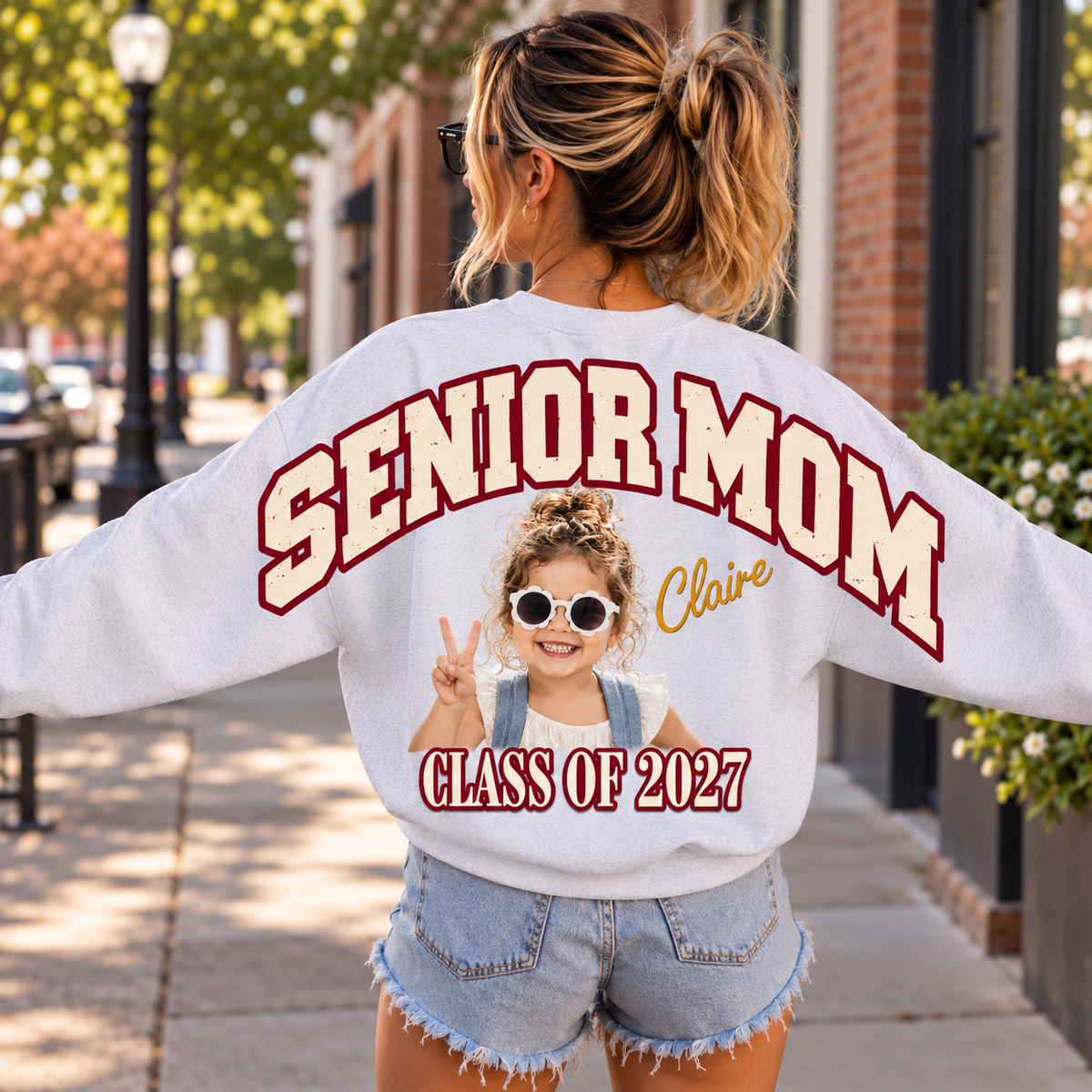 Custom Retro Senior Mom 2027 Shoulder to Shoulder Sweatshirt & Hoodie - Personalized Class of 2027 Gift, Proud Family Gift HO82 904004