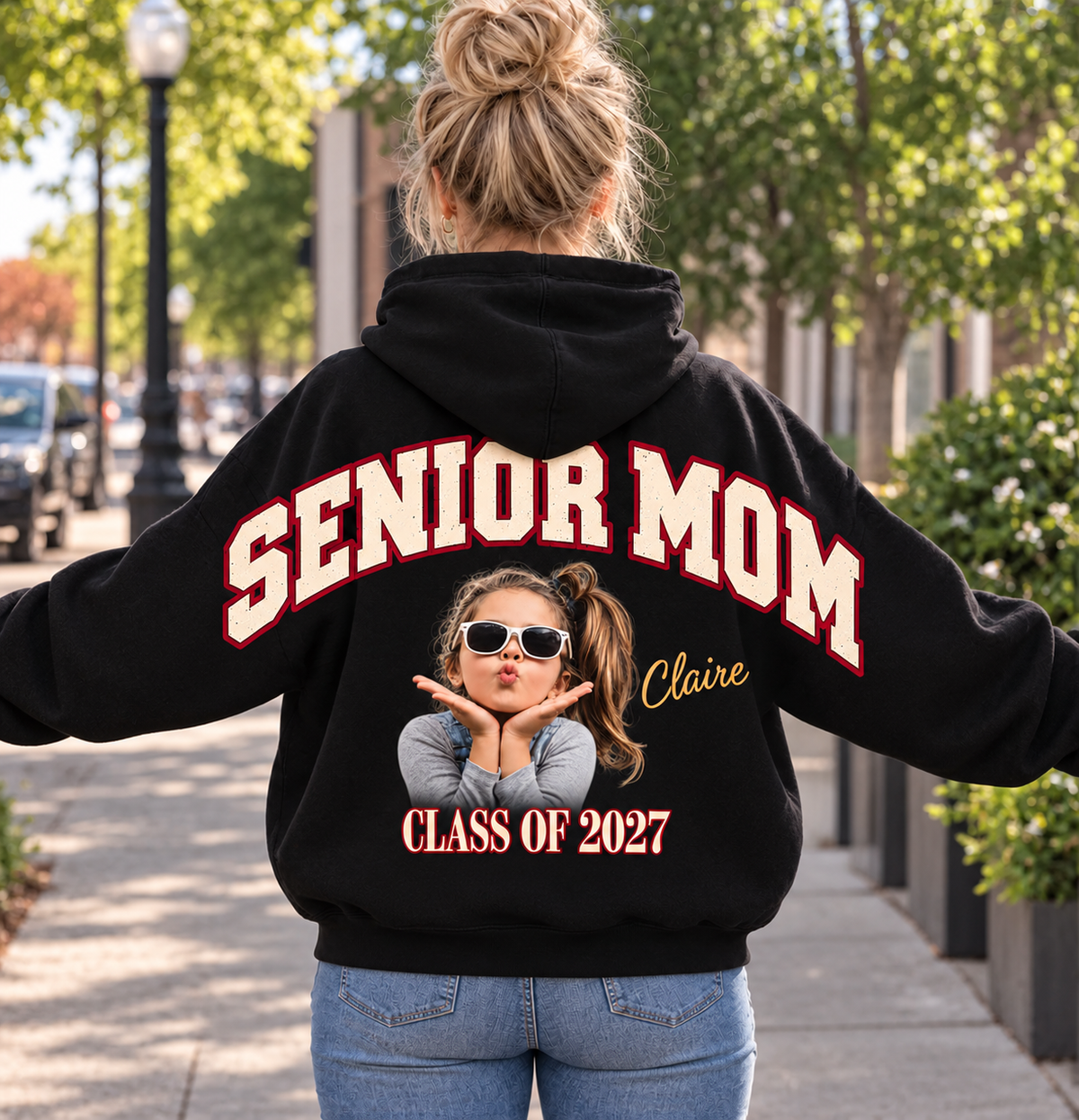 Custom Retro Senior Mom 2027 Shoulder to Shoulder Sweatshirt & Hoodie - Personalized Class of 2027 Gift, Proud Family Gift HO82 904004