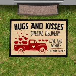 GeckoCustom Hugs And Kisses Special Delivery Couple Doormat HN590