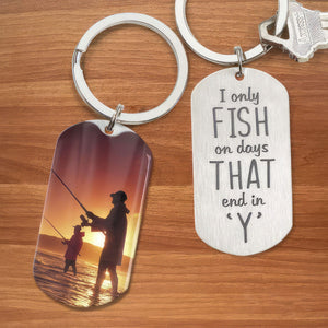 GeckoCustom I Only Fish On Days That End In “Y” Fishing Outdoor Metal Keychain HN590