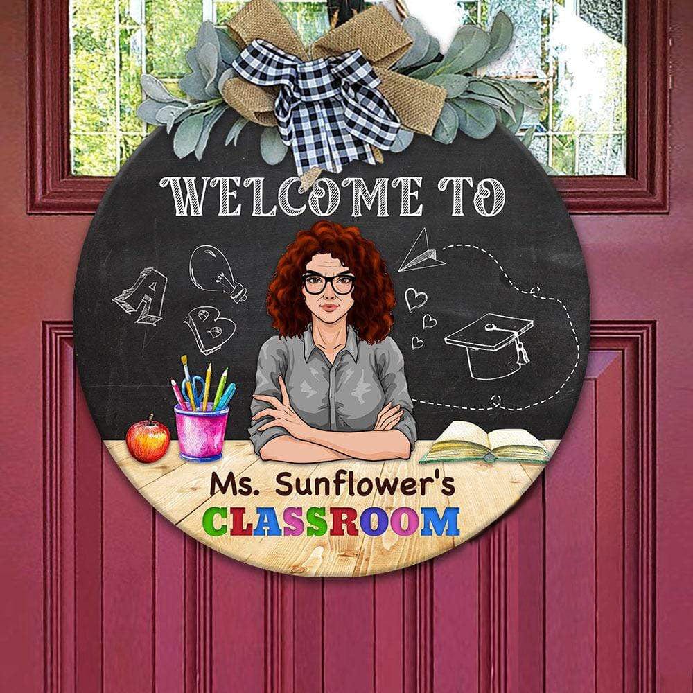 GeckoCustom Welcome To Classroom Teacher Wooden Door Sign With Wreath HN590