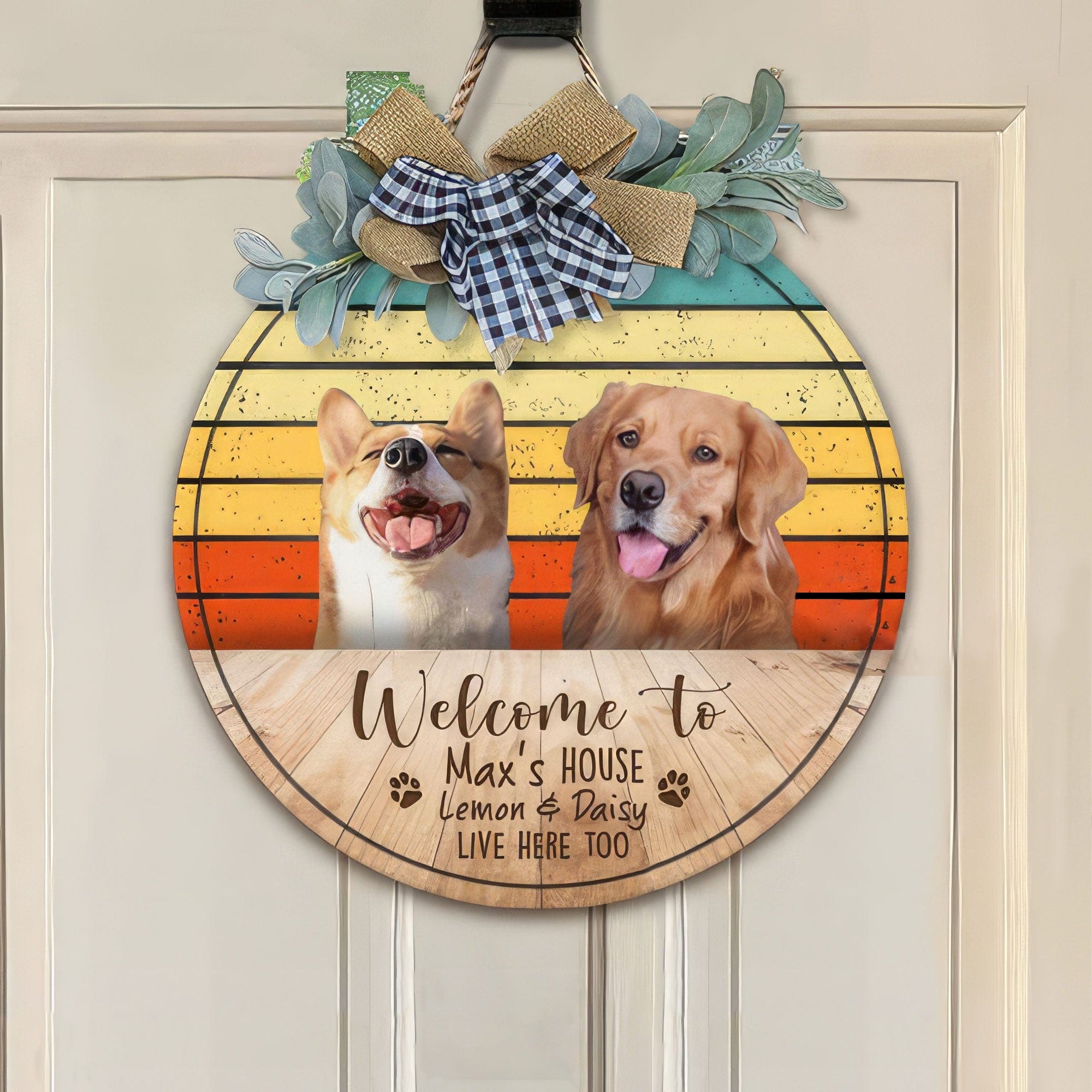 GeckoCustom Welcome We Hope you like Dog Door Sign With Wreath, Retro Vintage HN590
