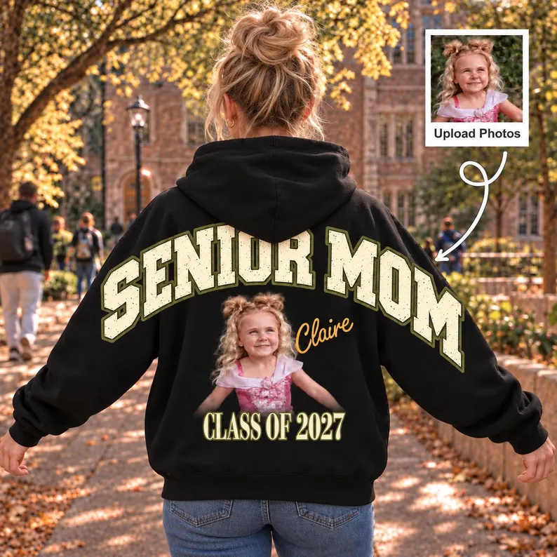 Custom Retro Senior Mom 2027 Shoulder to Shoulder Sweatshirt & Hoodie - Personalized Class of 2027 Gift, Proud Family Gift HO82 904004