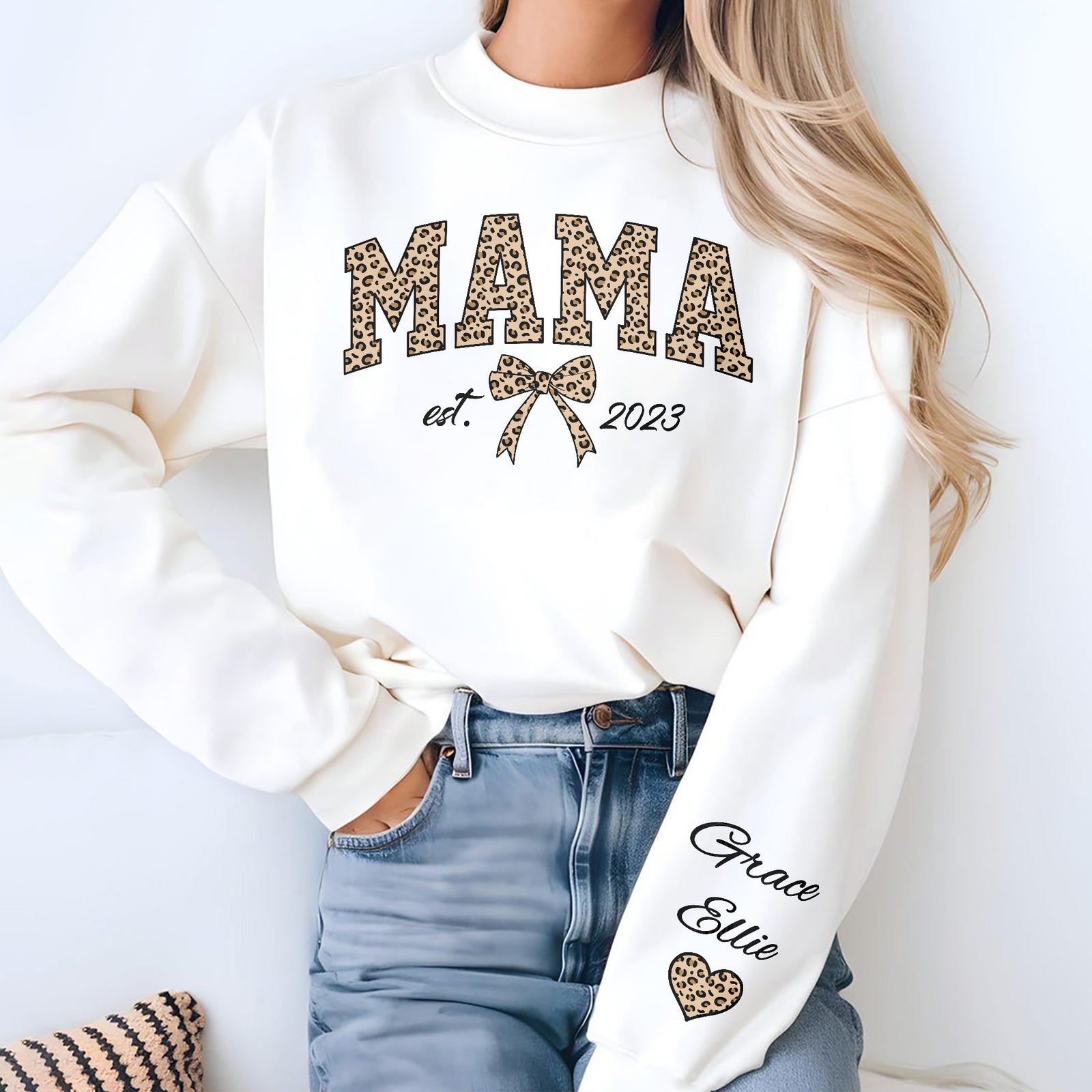 Personalized Leopard Grandma Mama With Kid Name On Sleeve Sweatshirt LM32 899099
