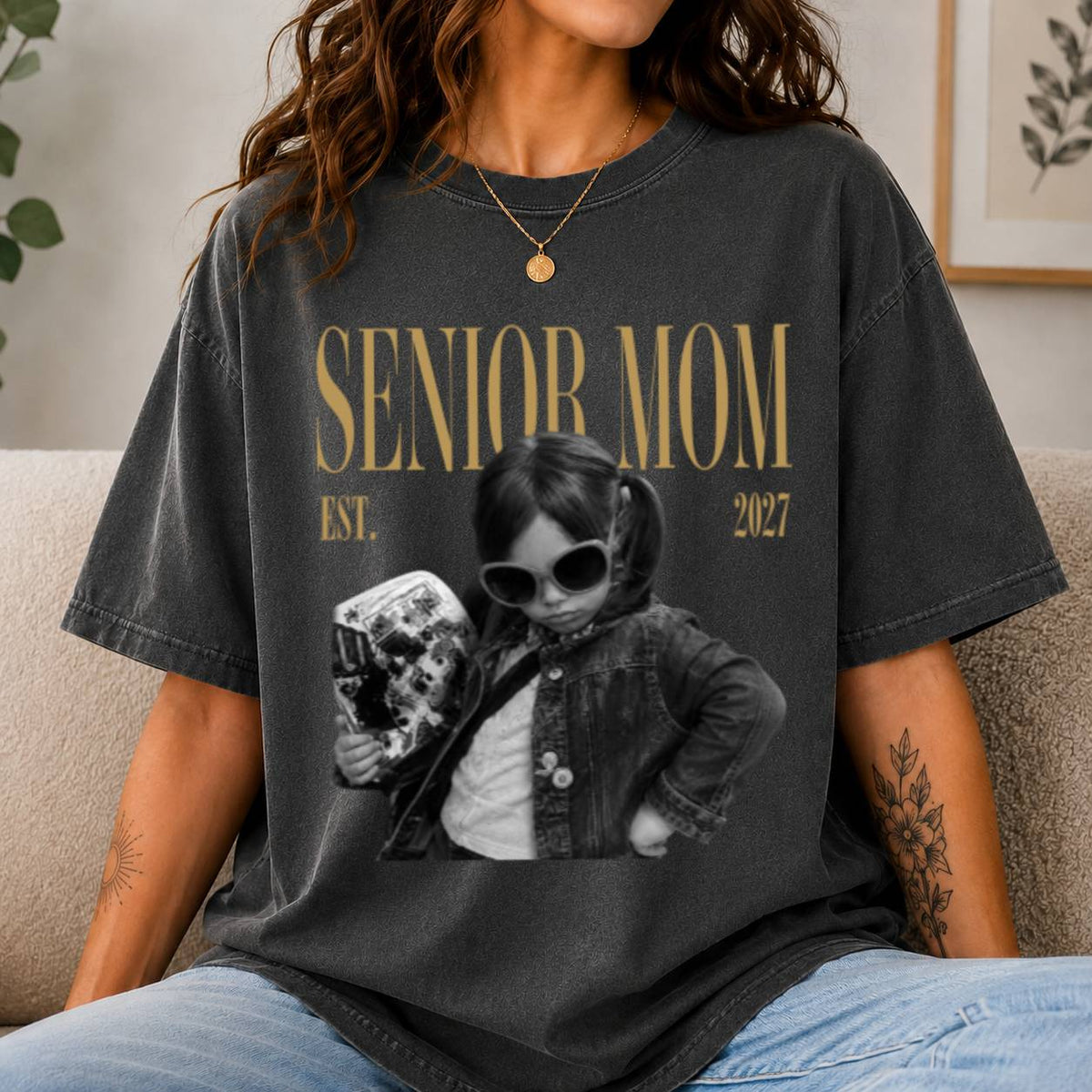 Custom Retro Senior Mom EST. 2027 Comfort Shirt - Personalized Class of 2027 Gift, Proud Family Gift HO82 903256