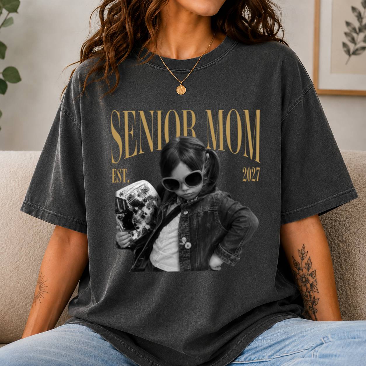 Custom Retro Senior Mom EST. 2027 Comfort Shirt - Personalized Class of 2027 Gift, Proud Family Gift HO82 903256
