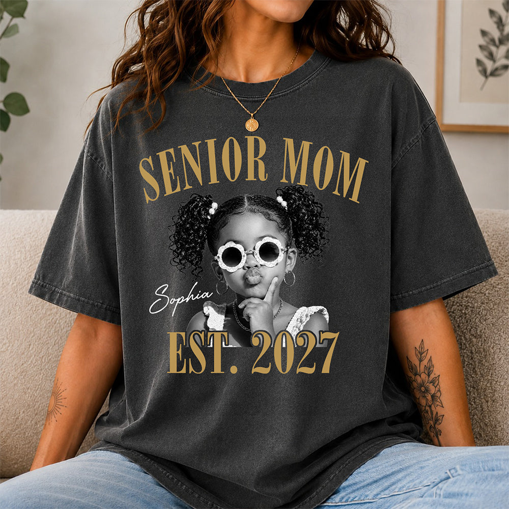 Custom Photo Senior Mom EST. 2027 Retro Comfort Shirt - Personalized Class of 2027 Gift, Proud Family Gift HO82 903244