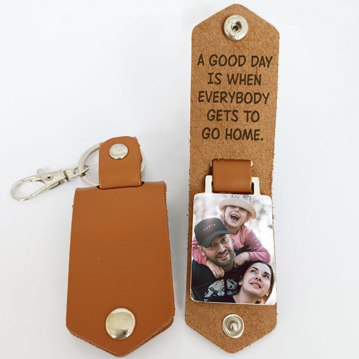 GeckoCustom A Good Day Is When Everybody Gets To Go Home Family Vintage Leather Photo Keychain C255