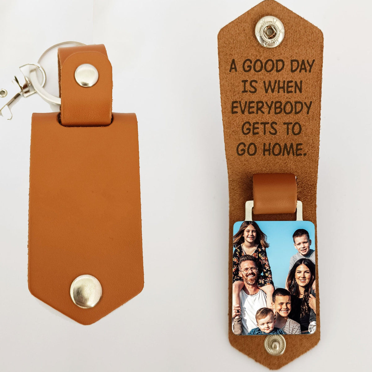 GeckoCustom A Good Day Is When Everybody Gets To Go Home Family Vintage Leather Photo Keychain C255