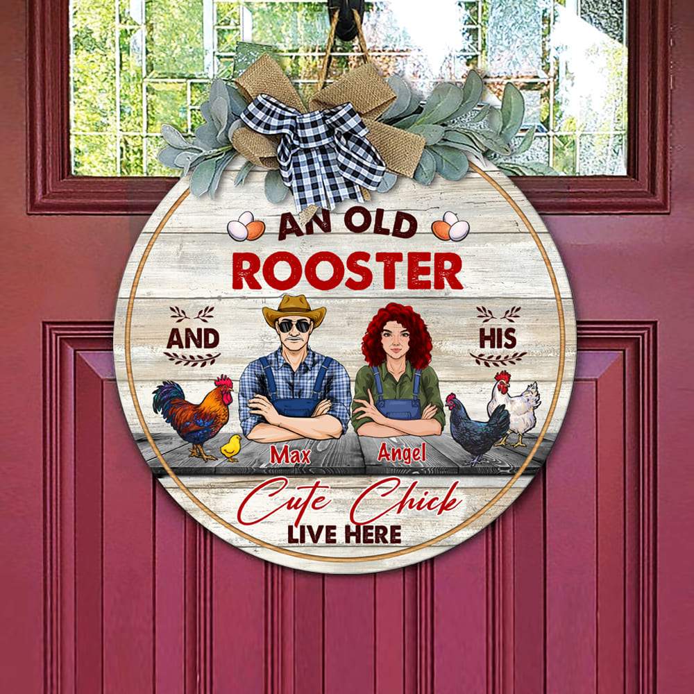 https://geckocustom.com/cdn/shop/products/geckocustom-an-old-rooster-his-cute-chick-farmer-flower-door-hanger-wooden-door-sign-with-wreath-farmer-gift-hn590-30477812891825_1200x1200.jpg?v=1634031164