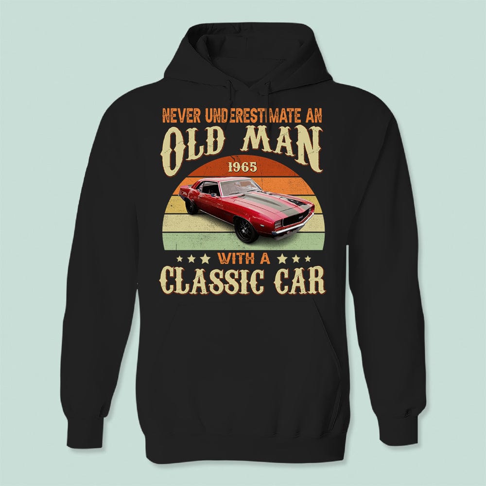 GeckoCustom Custom Photo Never Underestimate An Old Man With A Classic Car Shirt N304 HN590 Basic Tee / Black / S