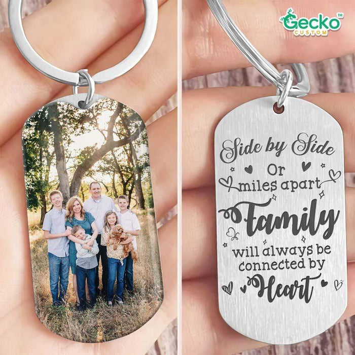 GeckoCustom Family Will Always Be Connected By Heart Metal Keychain HN590