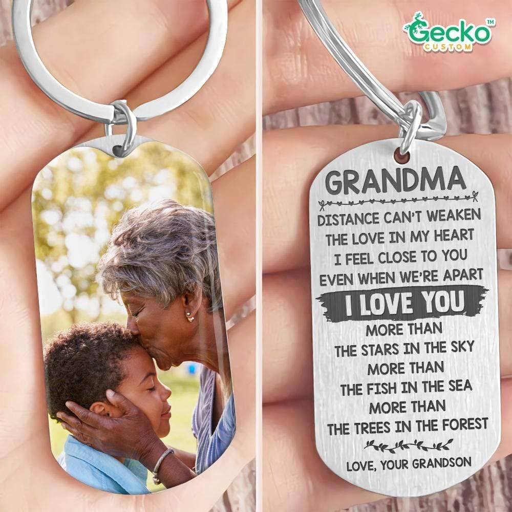 https://geckocustom.com/cdn/shop/products/geckocustom-grandma-distance-can-t-weaken-the-love-family-metal-keychain-hn590-31063444816049_1024x1024.jpg?v=1638780098