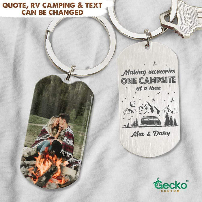 GeckoCustom Happy Campers Couple Metal Keychain, Valentine Gift HN590