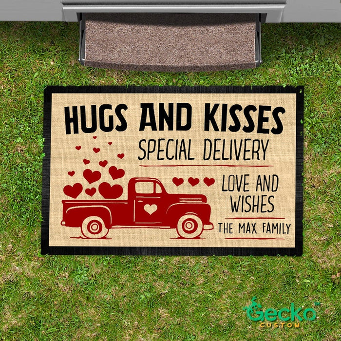 GeckoCustom Hugs And Kisses Special Delivery Couple Doormat HN590