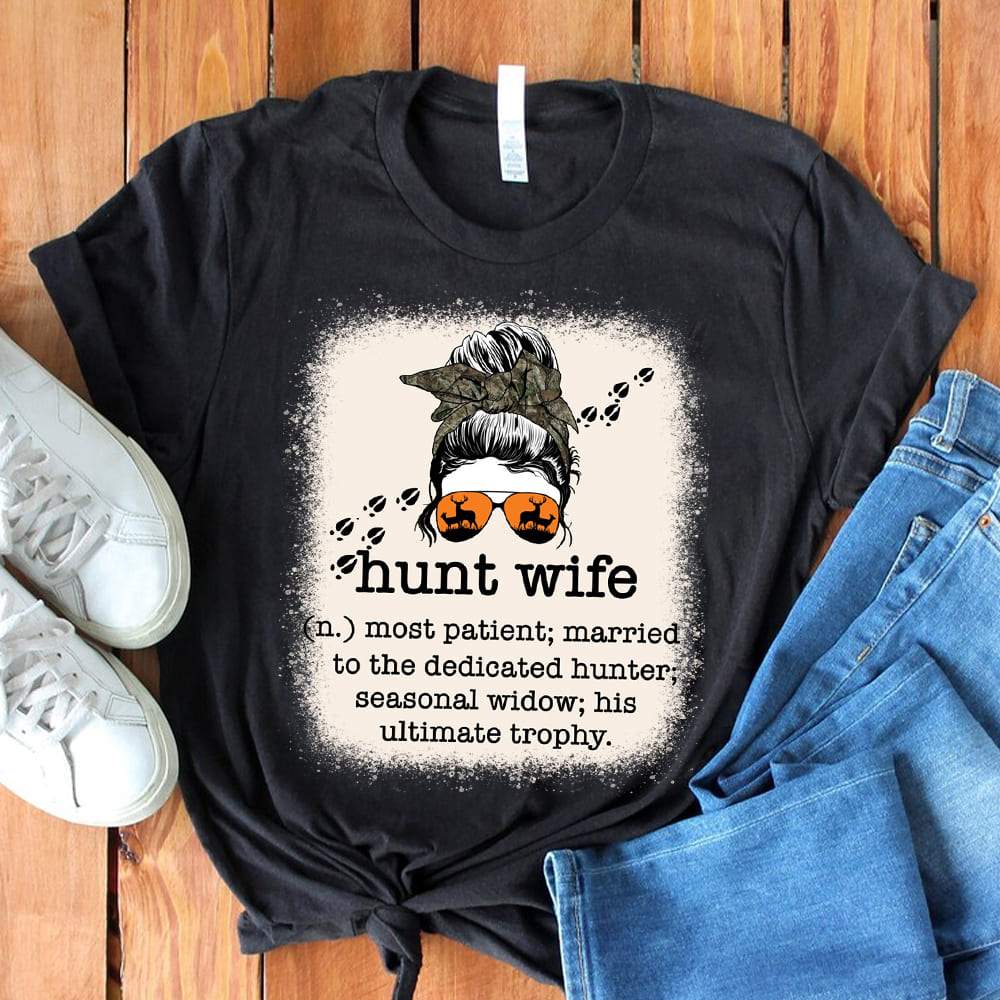 GeckoCustom Hunt Wife Definition Ultimate Trophy Wife Hunting Shirt, Gift For Hunt Wife HN590 Basic Tee / Black / S