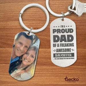 GeckoCustom I Am A Proud Dad Of A Freaking Awesome Daughter Family Metal Keychain HN590 With Gift Box (Favorite) / 1.77" x 1.06"