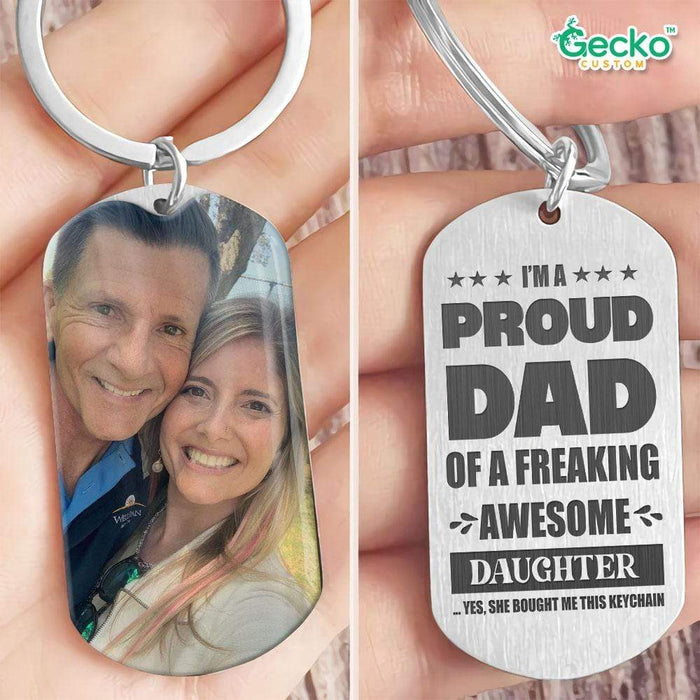 GeckoCustom I Am A Proud Dad Of A Freaking Awesome Daughter Family Metal Keychain HN590 No Gift box / 1.77" x 1.06"