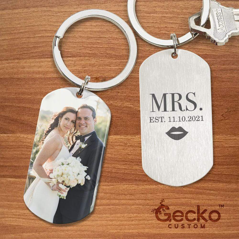 GeckoCustom Mr/ Mrs Couple Wedding Anniversary Metal Keychain HN590 No Gift box / 1.77" x 1.06"