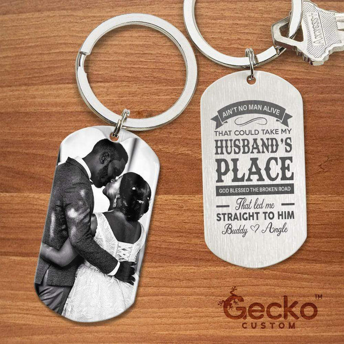 GeckoCustom No Man Alive Could Take My Husband's Place Couple Metal Keychain HN590 With Gift Box (Favorite) / 1.77" x 1.06" / Colorful