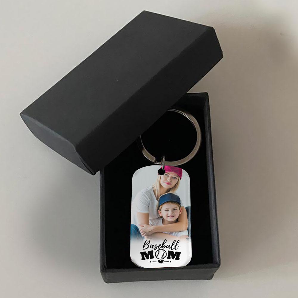 GeckoCustom The Only Thing Better Than A Dad Who Knows Baseball Is A Mom That Knows Baseball Metal Keychain, HN590 No Gift box / 1.77" x 1.06" / Colorful