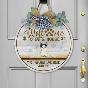 GeckoCustom Welcome The Humans Live Here Cat Wooden Door Sign With Wreath, Cat Lover Gift, Cat Door Hanger HN590