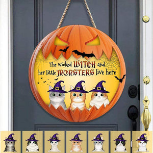 GeckoCustom Wicked Witch And Her Little Monsters Cat Door Sign, Cat Lover Gift, Halloween Gift, HN590